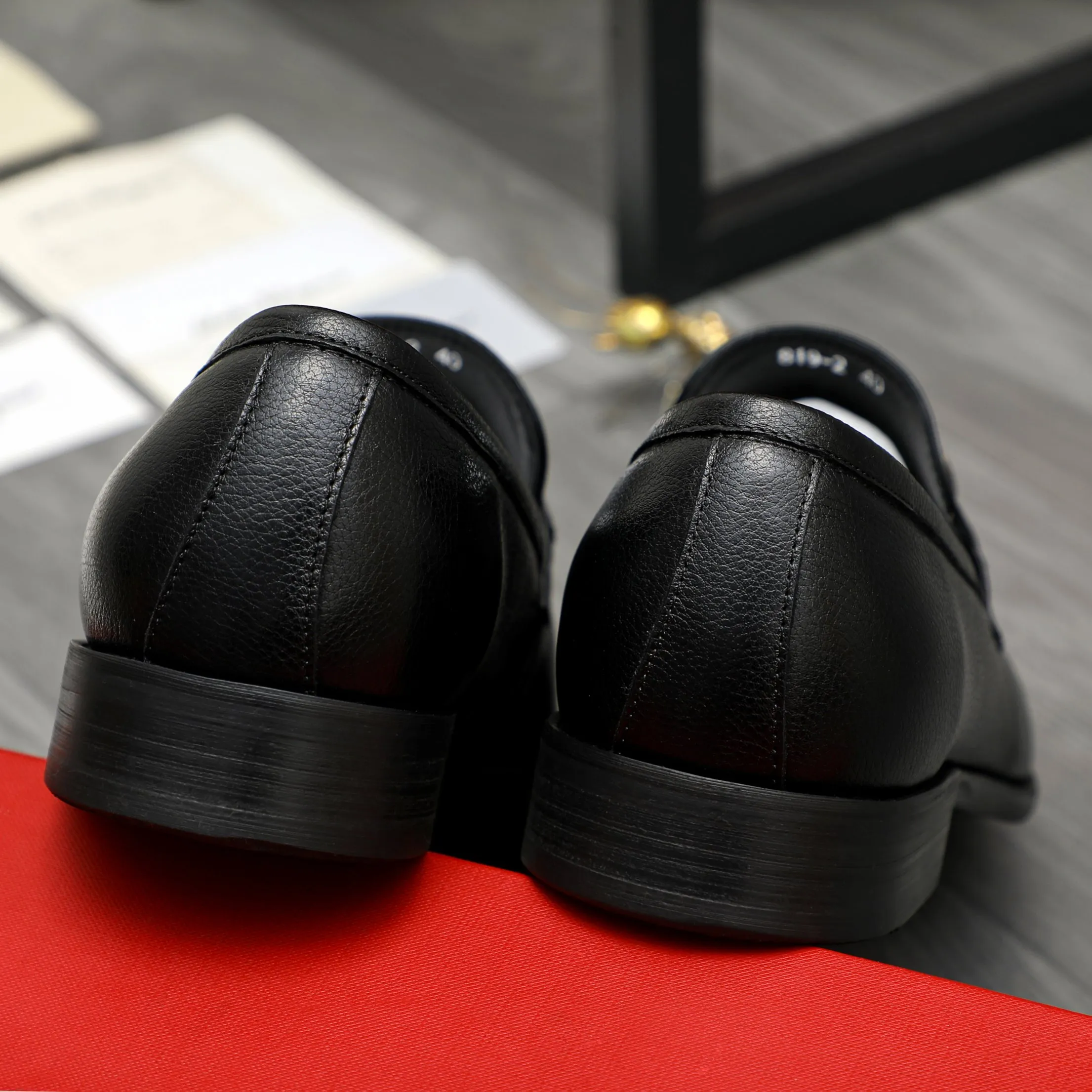 Men's shoes 💰420 Product trademark: Ferragamo " Ferragamo ] Business slip-on leather shoes Regular size: 39-45 (38.46 custom-made, non-refundable) Product materials: Selected high-quality pebbled cowhide upper, sheepskin lining, original rubber outsole